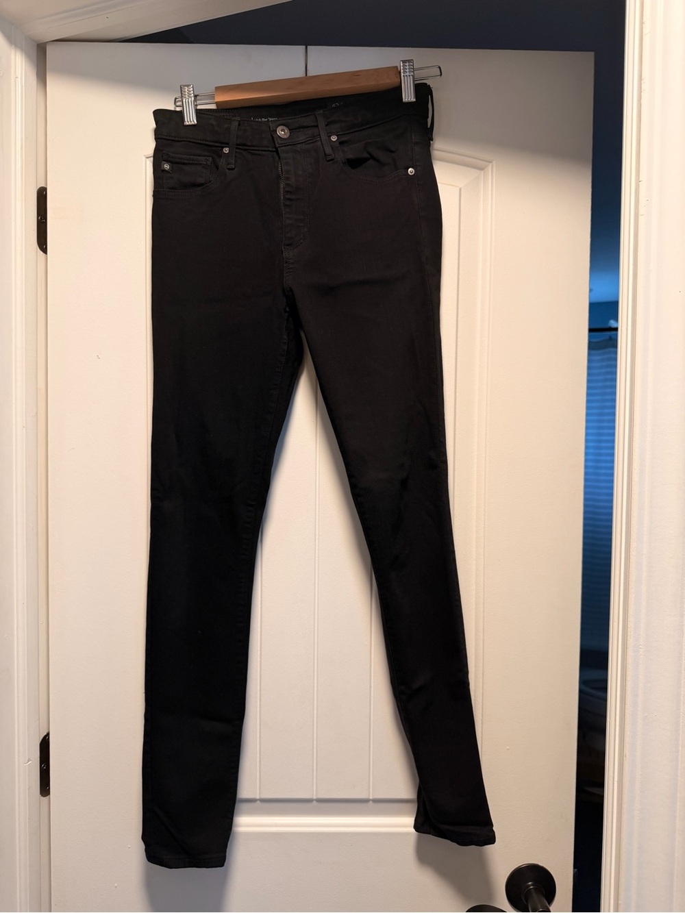 Women’s AG skinny jeans in black